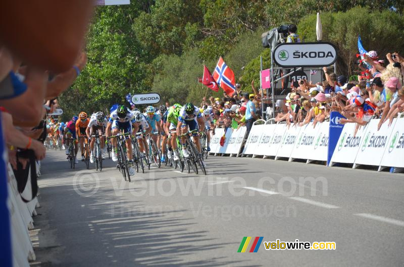 Simon Gerrans (Orica-GreenEDGE) zet al vroeg de sprint aan