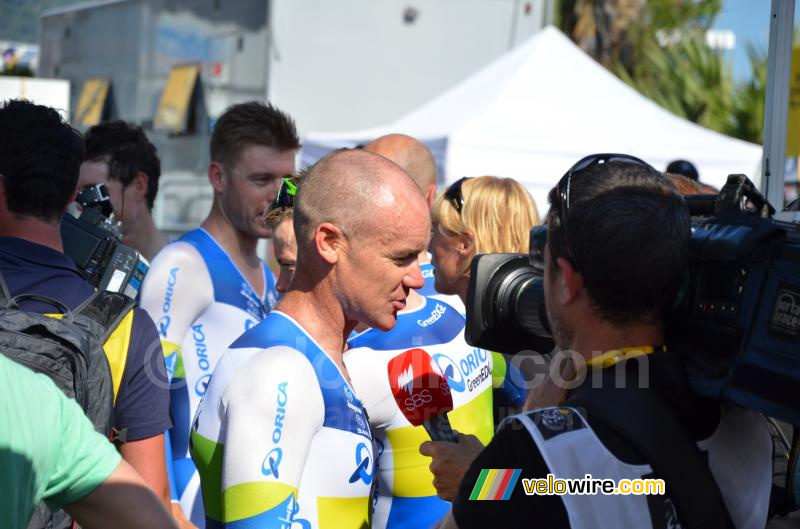 Stuart O'Grady (Orica-GreenEDGE) wordt geinterviewd