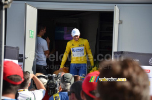 Simon Gerrans (Orica-GreenEDGE) en jaune (500x)