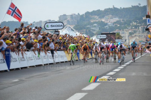 Peter Sagan, André Greipel & Mark Cavendish launched the sprint (367x)