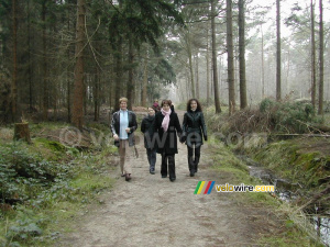 Dans la forêt : Wil, Virginie, Virginie, Marie-Laure, Aude & Ludivine (271x)