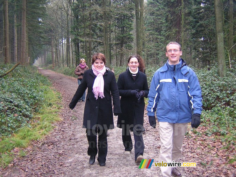 In het bos: Virginie, Marie-Laure, Florent & Aude