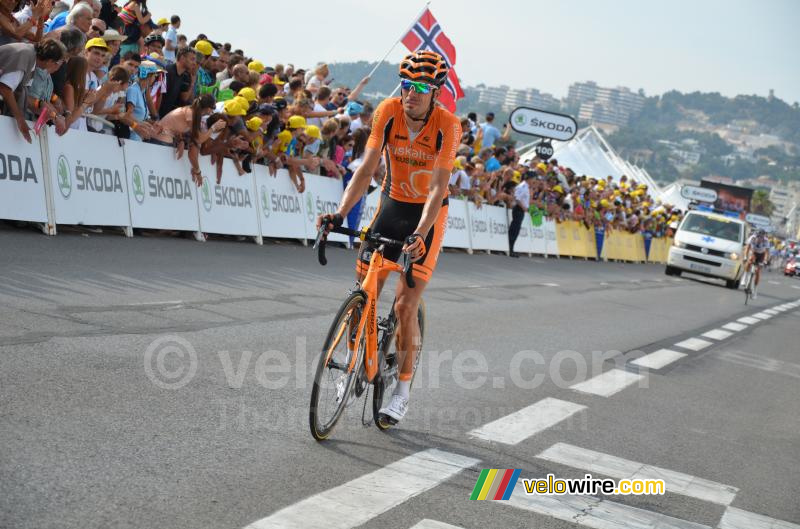 Mikel Astarloza (Euskaltel-Euskadi), met een gebroken ketting