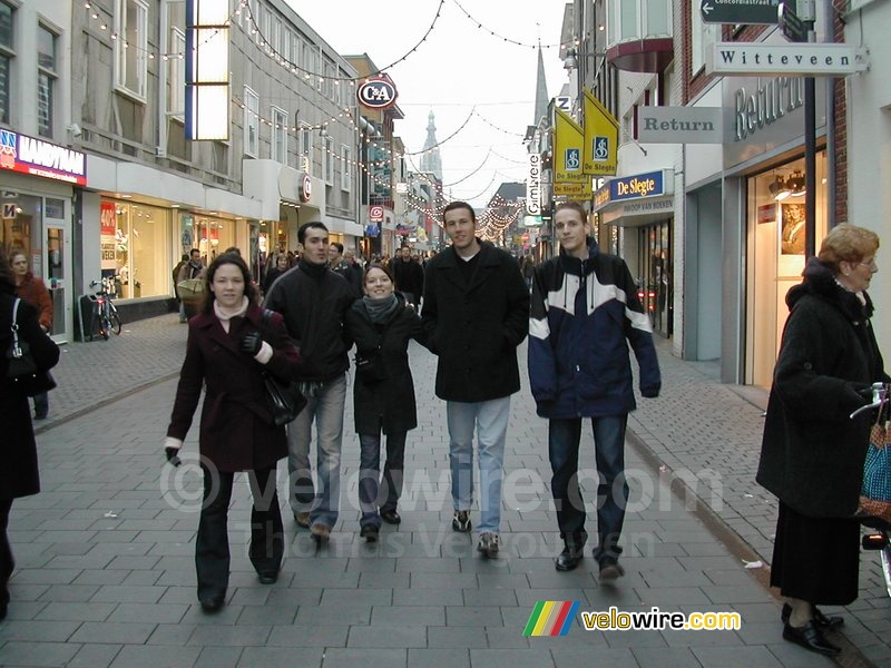 Au centre-ville de Breda : Anne-Cécile, Fabian, Virginie, Bernard & Thomas