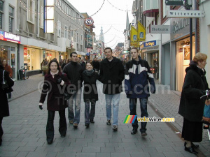 Au centre-ville de Breda : Anne-Cécile, Fabian, Virginie, Bernard & Thomas (266x)
