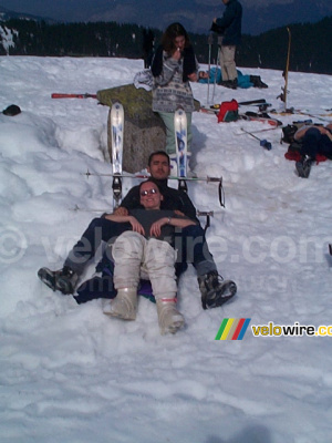 Fabian and Virginie enjoy the sun (249x)