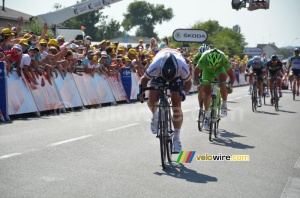Mark Cavendish (Omega Pharma-QuickStep) on his way to victory (2) (317x)
