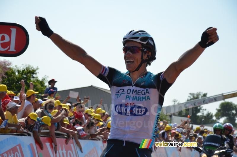 Sylvain Chavanel celebrates Mark Cavendish stage win