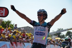 Sylvain Chavanel celebrates Mark Cavendish stage win (401x)