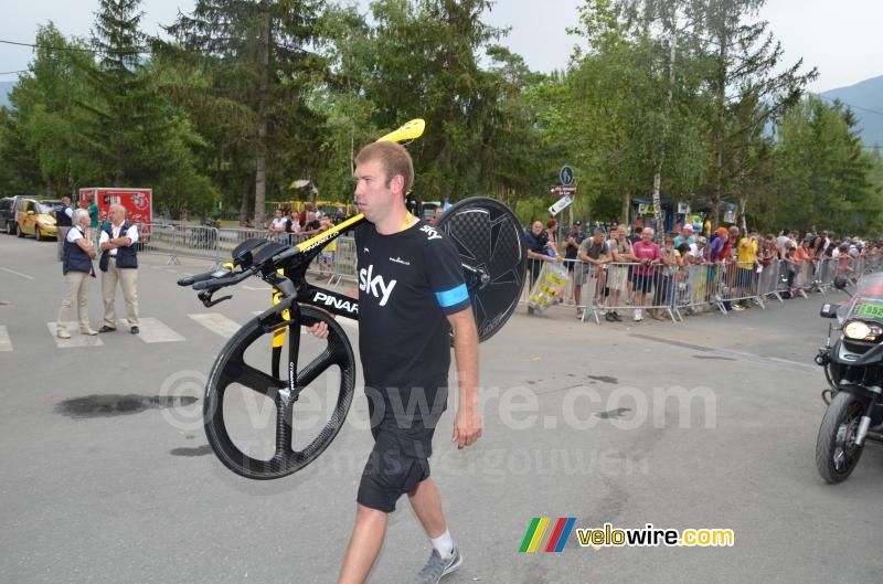 The change bike for Froome arrives to be checked