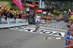 Tom Dumoulin (Argos-Shimano), on his way to the photographers! (255x)