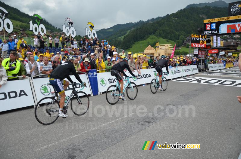 Haimar Zubeldia & Andy Schleck (Radioshack-Leopard) & Sergey Lagutin (Vacansoleil) (2)