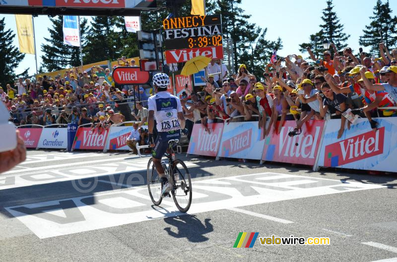 Nairo Quintana (Movistar) being applauded on the Semnoz