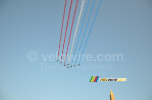 The Patrouille de France salutes the Tour de France (4) (904x)