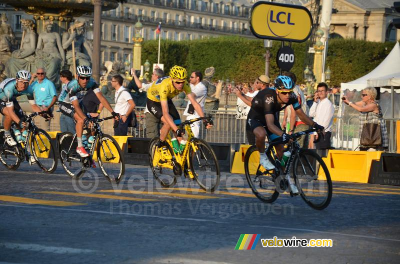 Chris Froome (Team Sky) klaar voor 10 rondjes in Parijs (2)