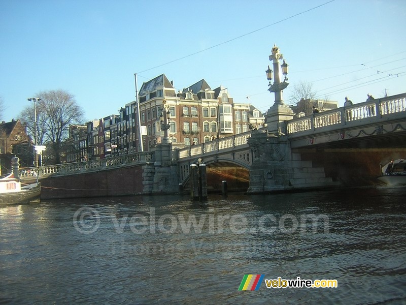 Een brug naar Parijs' voorbeeld in Amsterdam