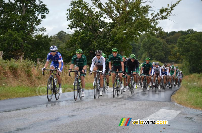 The peloton in Orsennes