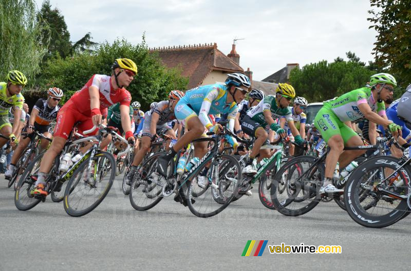 Het peloton in Mouhers (4)