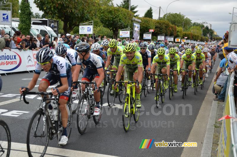 Vini Fantini-Selle Italia at the head of the peloton