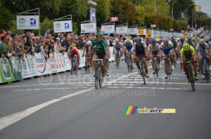 Bryan Coquard (Europcar) remporte la Classic de l'Indre 2013 (380x)