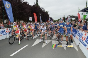 The peloton before the start of the Grand Prix d'Isbergues (2) (350x)