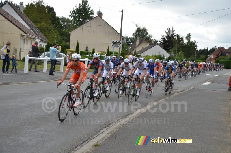 The peloton back in Isbergues