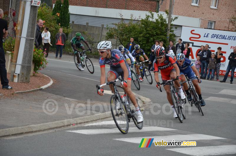 De nouvelles tentatives en tête du peloton