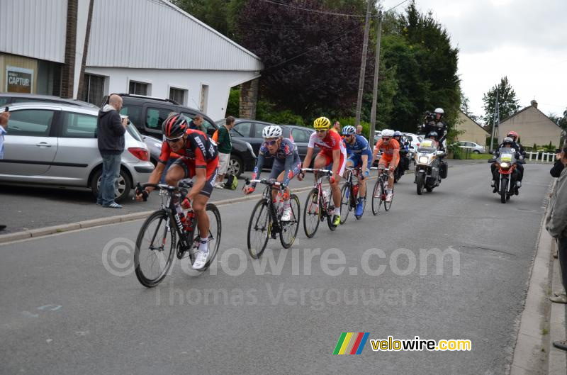 The leading group was formed in the small loop around Isbergues