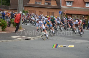 The peloton at the forelast visit of Isbergues at the start (283x)