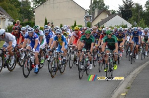 The peloton at the forelast visit of Isbergues at the start (3) (295x)