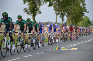 The Europcar and FDJ.fr teams in Hinges (561x)