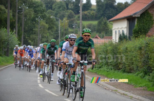 The peloton led by Perrig Quémeneur & Simon Geschke (325x)