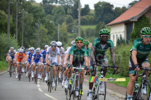 Bryan Coquard (Europcar) bien protégé par ses coéquipiers (237x)