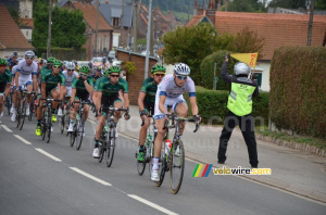 Tom Stamsnijder (Argos-Shimano) leading the peloton in Heuchin (304x)