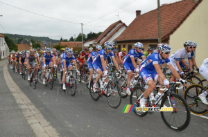 The FDJ.fr team in the peloton in Heuchin (230x)