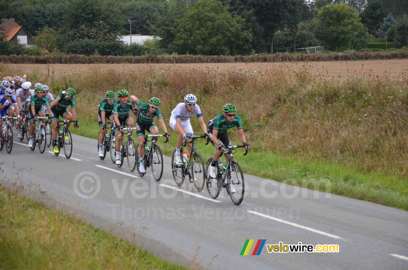 Het peloton vlakbij Enguinegatte