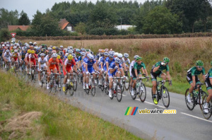 The peloton close to Enguinegatte (2) (275x)