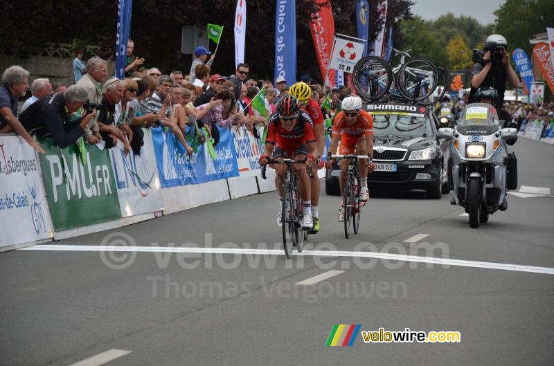 The leading trio crosses the line in Isbergues