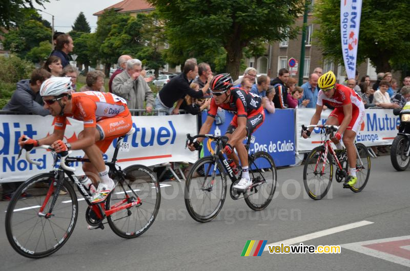 Nieuwe doorkomst over de finish in Isbergues met het leiderstrio (2)