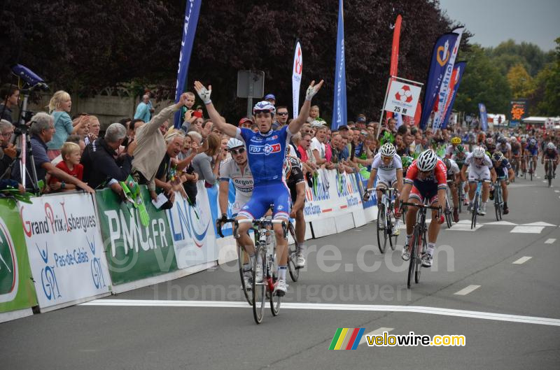 Arnaud Démare (FDJ.fr) wins ahead of Degenkolb