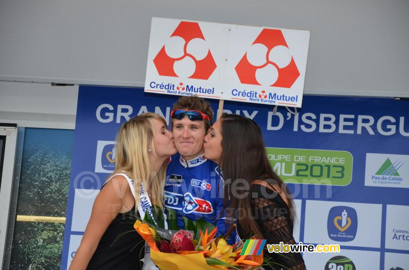 The kisses for Arnaud Démare (FDJ.fr)