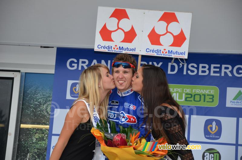 The kisses for Arnaud Démare (FDJ.fr) who sticks out his tongue