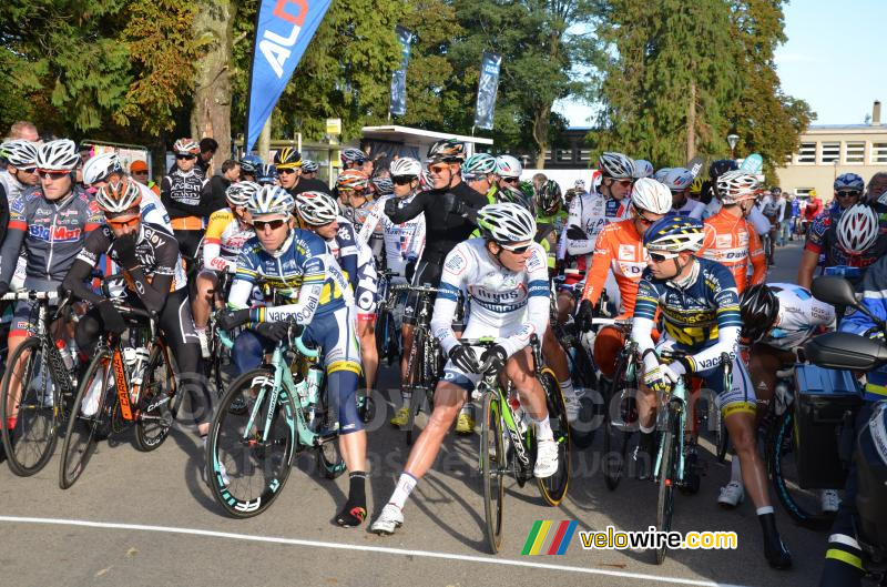 The peloton gets ready for the start