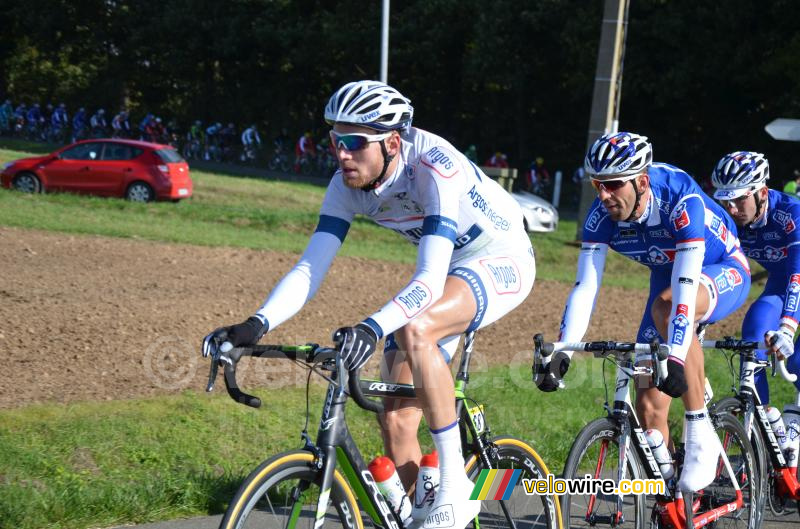 Tom Stamsnijder (Argos-Shimano) leading the peloton (2)