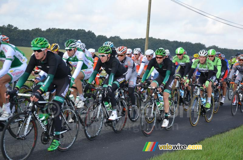 Le peloton vlakbij La Jousselinire