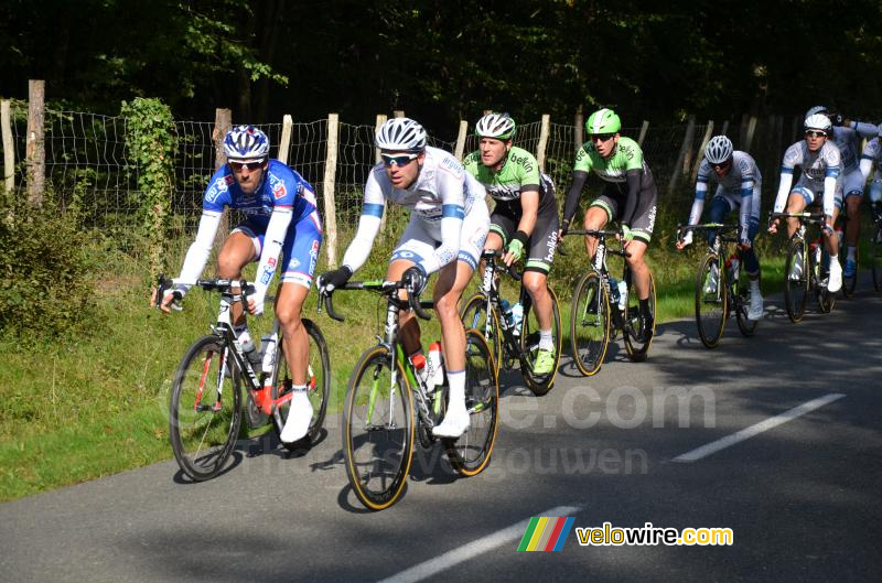 Laurent Mangel & Tom Stamsnijder aan kop van het peloton