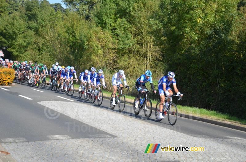 The peloton in Possé-sur-Cisse