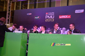 The cyclists are ready for the autograph session (610x)