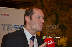 Christian Prudhomme au micro de RTV Utrecht (671x)