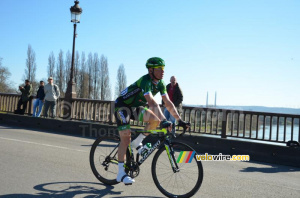 Thomas Voeckler (Europcar) on the bridge of Mantes-la-Jolie (410x)